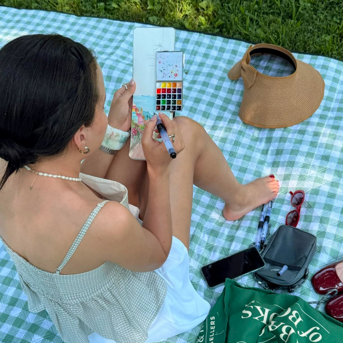 FUNTO travel watercolor kit used outdoors